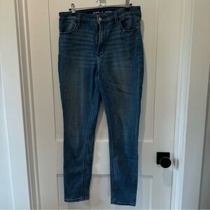 Old Navy high rise super skinny jeans. Size 10